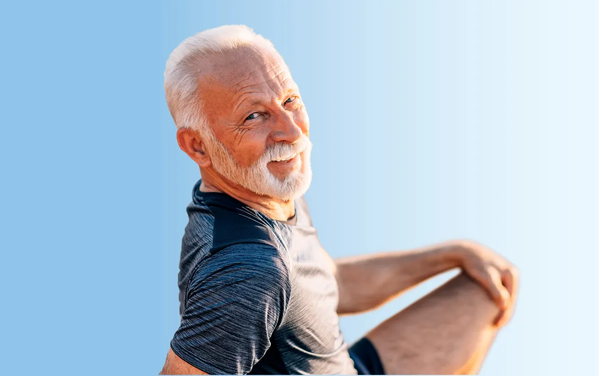 Vit-D3-Galen Slider Ebene 6 Eine ältere männliche Person schaut seitlich in die Kamera