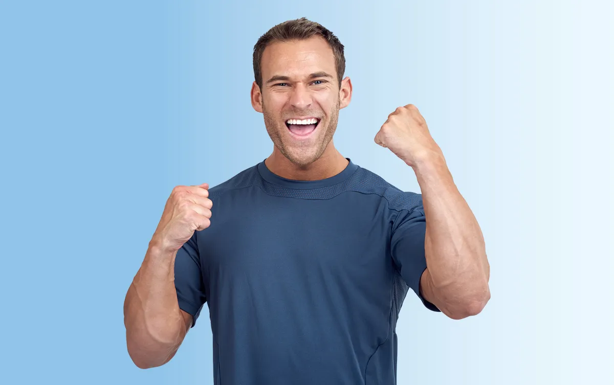 Vit-D3-Galen Slider Ebene 8 Eine männliche Person steh in einer Siegerpose da