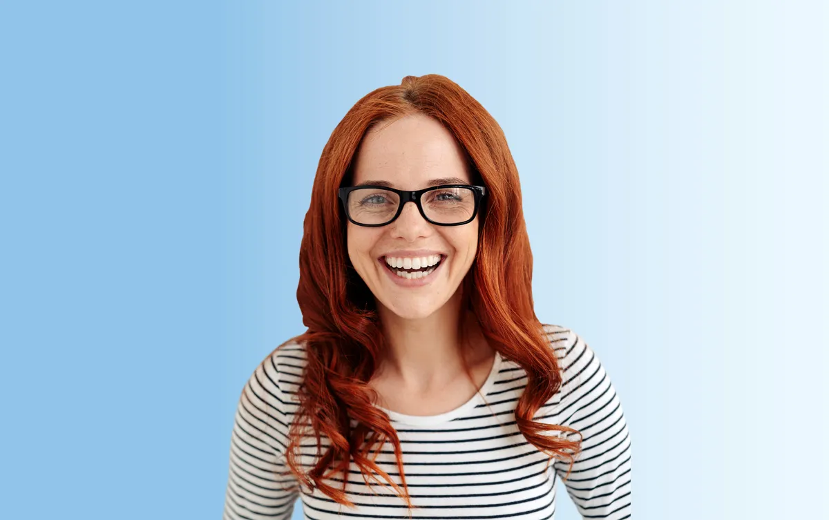 Vit-D3-Galen Slider Ebene 10 Eine weibliche Person schaut lachend in die Kamera